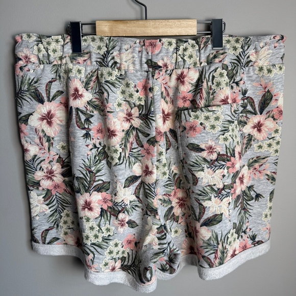 MyStyle Women's Spring Floral Brushed Fleece Casual Pull-On Shorts Gray 1X - Picture 5 of 15
